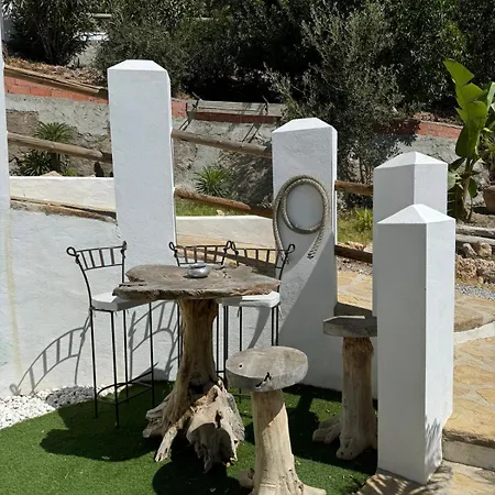 Lomy לינה וארוחת בוקר קסרס